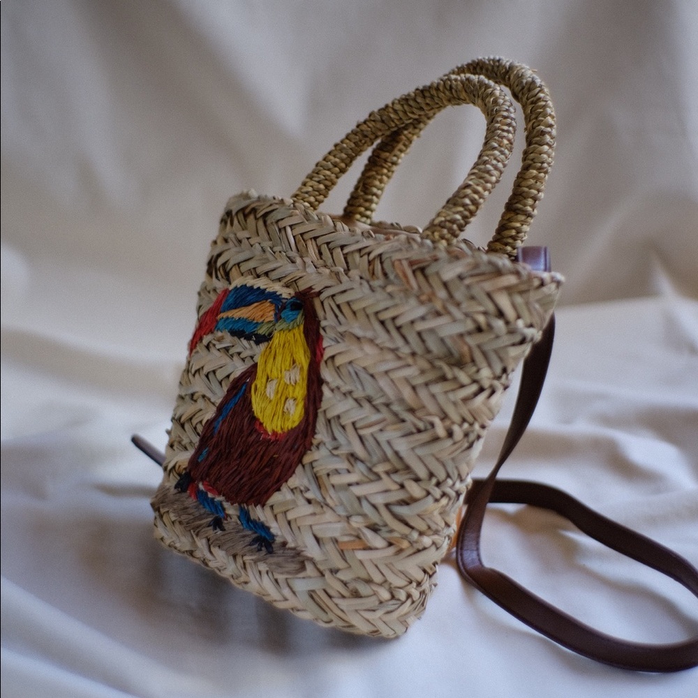 Anthropologie Straw Crossbody Bag with Colorful Toucan Embroidery NWOT - Picture 5 of 9